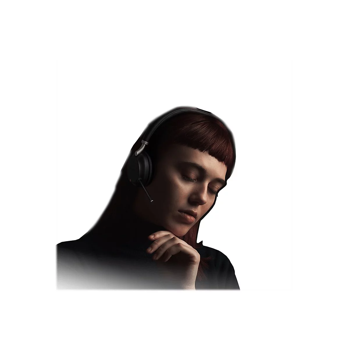 Frau mit geschlossenen Augen und KopfhÃ¶rern.