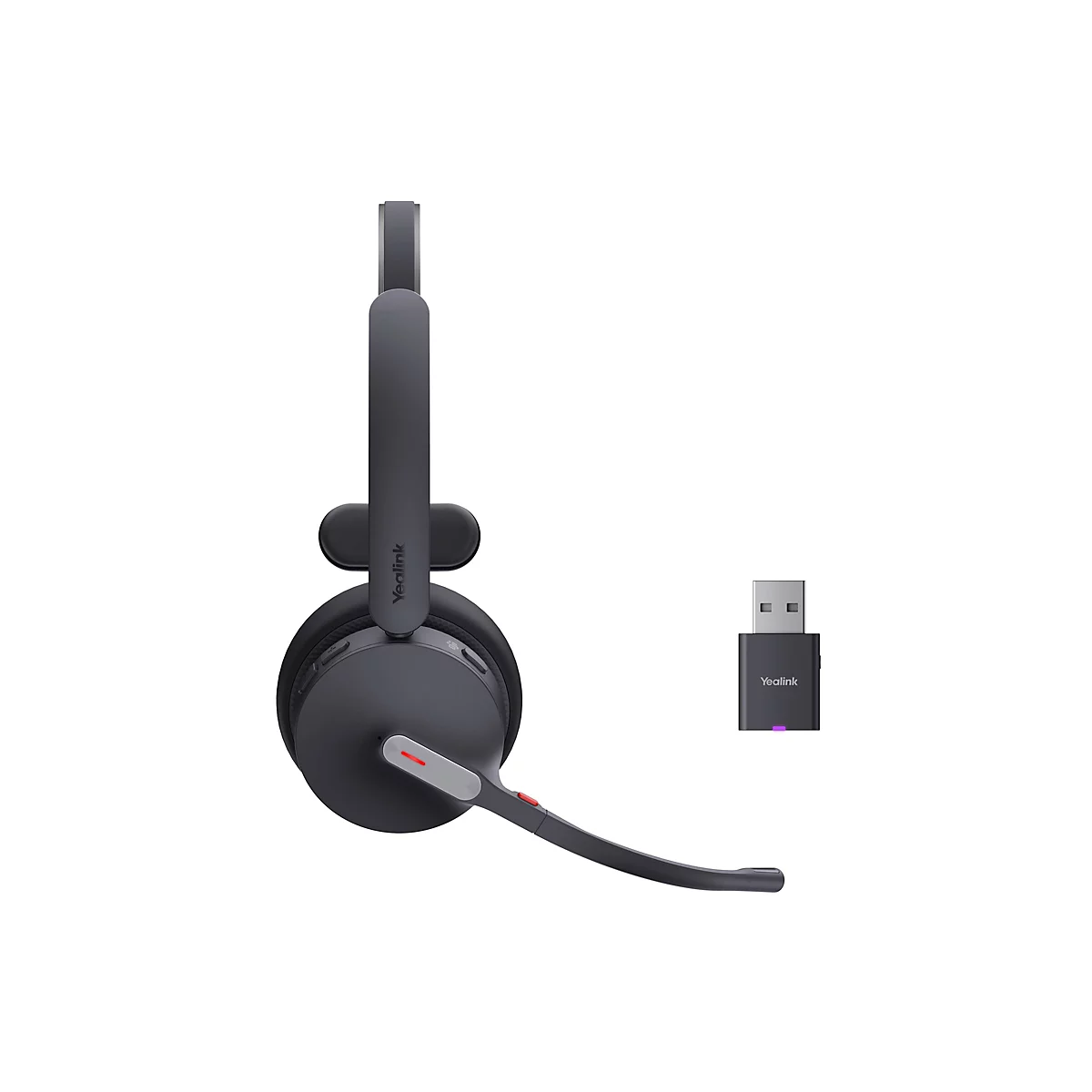 Dunkelgraues Headset mit Mikrofon und USB-Adapter, vor weiÃŸem Hintergrund. An der Seite des Mikrofons befindet sich ein rotes Element.