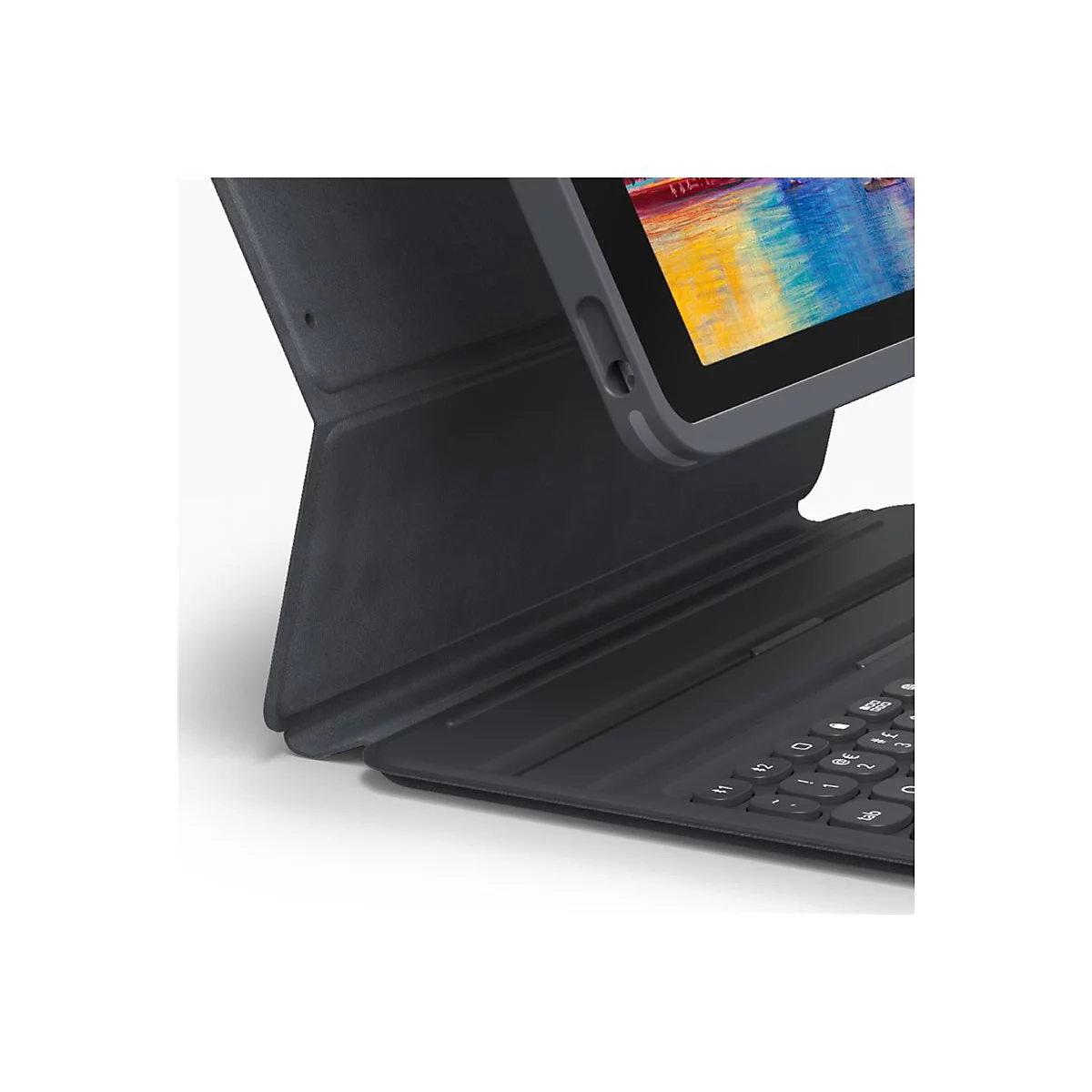 Schwarze Tablet-Hülle mit Tastatur. Tablet-Bildschirm mit farbigem Bild. Geöffnete Hülle auf weißem Hintergrund.