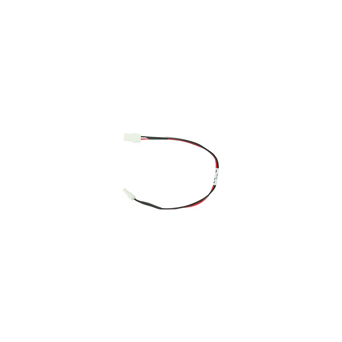 Ein Kabel mit zwei weißen Steckern und schwarz-roten Kabeln auf weißem Hintergrund.