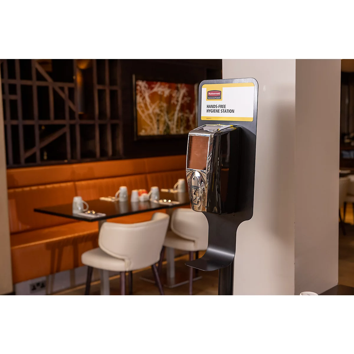 Zeep- en desinfecteerdispenser Rubbermaid LumeCel, AutoFoam, 1100 ml, lichtbediend, automatisch &amp; aanraakvrij, voor wand/stand, chroom/zwart